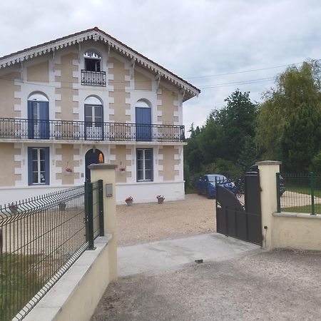 Montplaisir Bed and Breakfast Montendre Exteriör bild