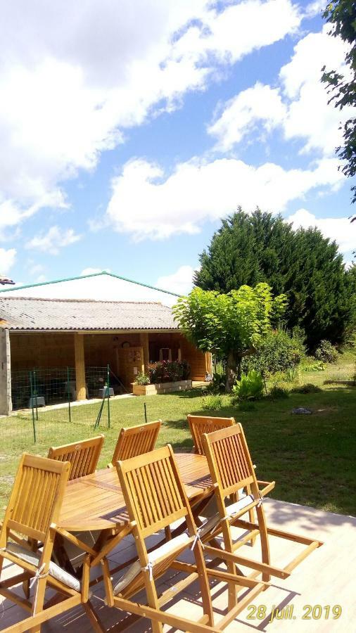 Montplaisir Bed and Breakfast Montendre Exteriör bild